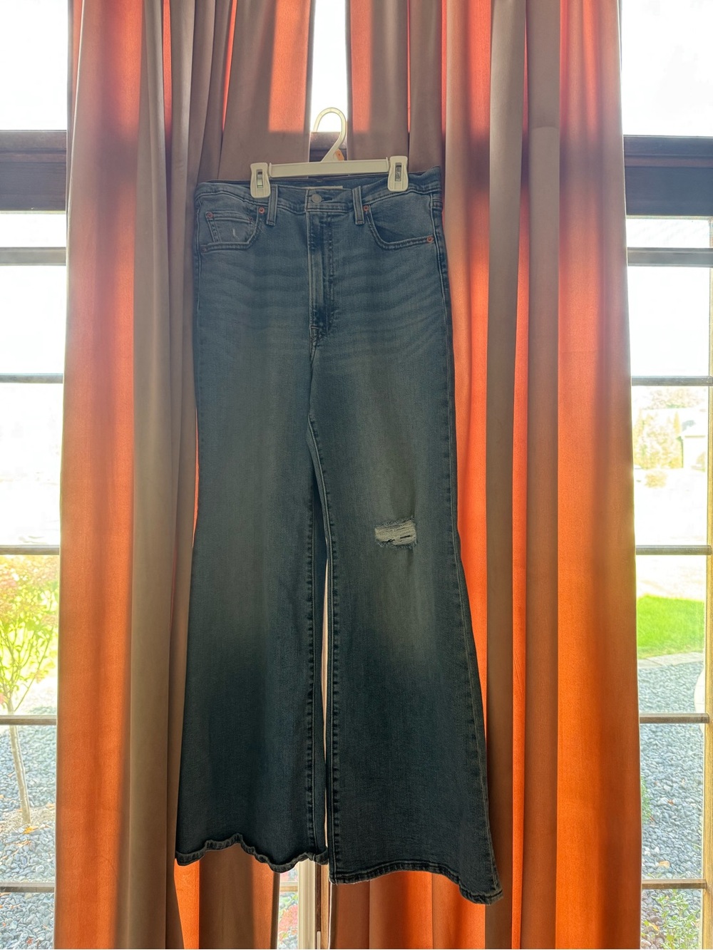Womens Denim Levis Flared Jeans with Knee Distress
